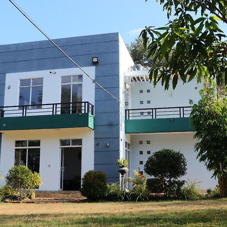 Peacock Resort Anuradhapura Kültér fotó