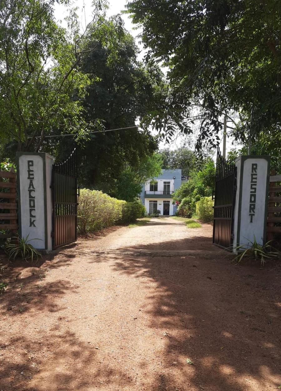 Peacock Resort Anuradhapura Kültér fotó